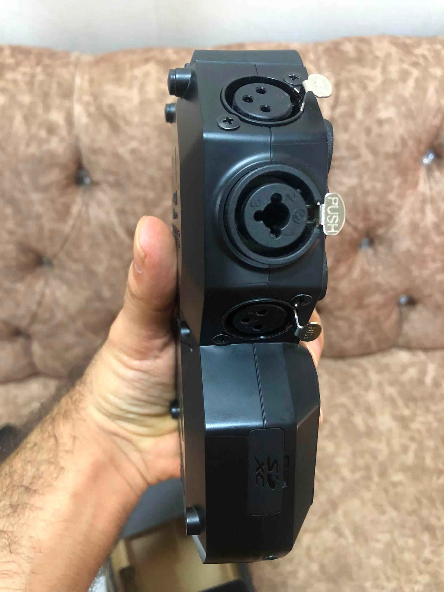 حالیا توصيل متوفر لي كل محافظات عيراق 
Zoom H8 
مستخدم قليل 
نزافة جدا 

كارتون و ملحقات موجود 

جواب فقط واتساب و مسنجر
*********** watsapp
