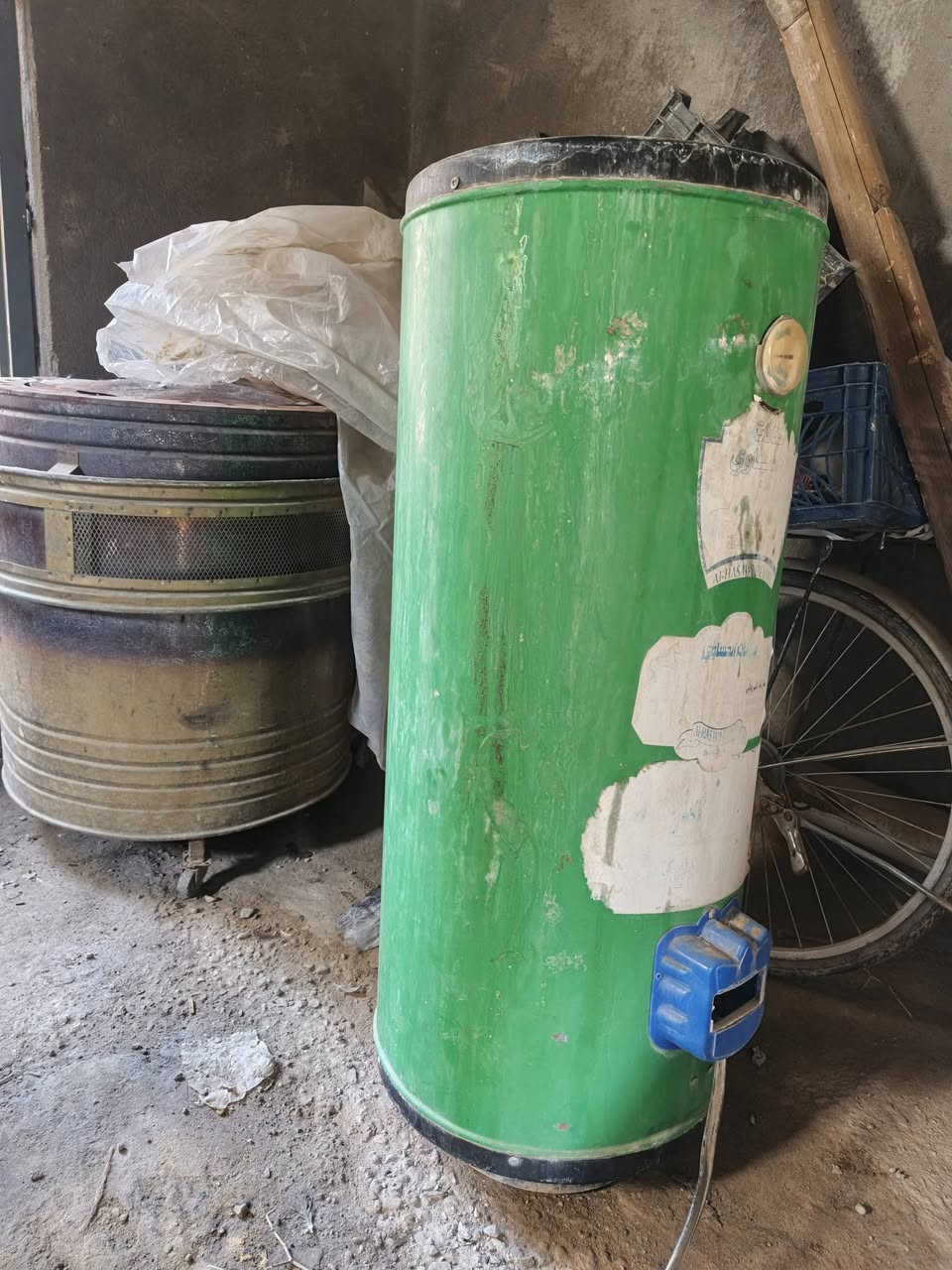 للبيع كيزر مع طباخ وهذا الرقم***********
