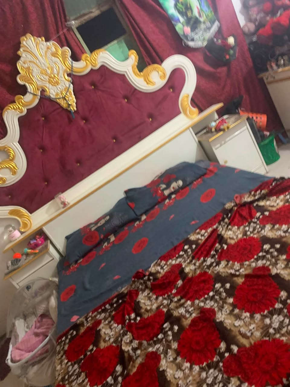 سلام عليكم غرفه نوم للبيع الغرفه نضيفه بس مستعًجل على سعرها السعرً مليون و200وبيها مجال قليل مكان بغداد سبع البورً  ***********👍🏻
