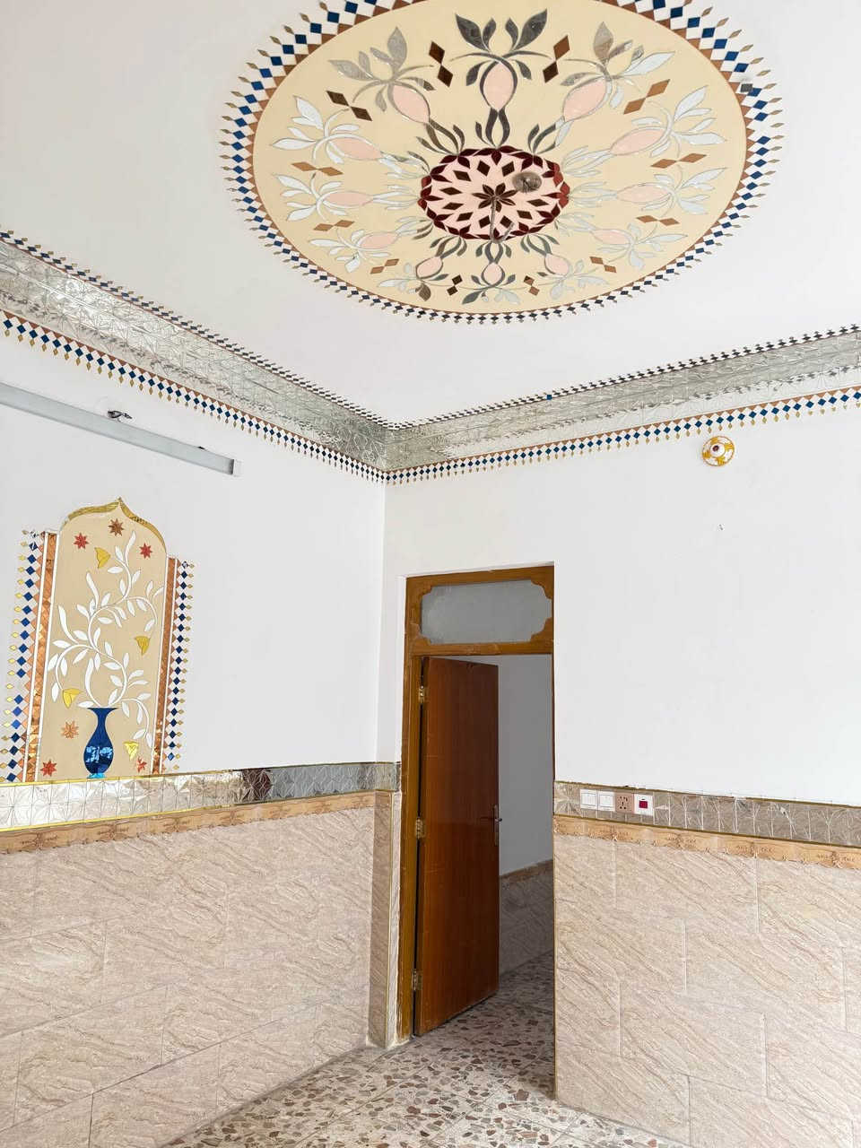دار للبيع 50 متر حي الوفاء ركن شارع عشرين بناء صب كونكريت مرتب جديد للاستفسار واتساب فقط 
*********** النجف, العراق
