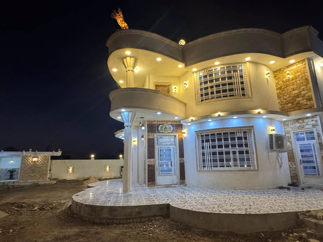 السلام عليكم للبيع بيت
ويعتبر مزرعه وتكدر تزرع لارض دونم و٢٠٠ متر ..تبليط 
ماء كهرباء هدوء
اللهم صلي على محمد وآله وصحبه وسلم 
بغداد تاجي  
السعر ١٧٥ مليون عراقي وبي مجال قليل 
 قاطين نظام فله بيت جديد 
 مقابيل منشاة النصر خلف مطعم ابو على 
طريق مدخل زملة حمدي  جامع لاوزاعي 
نوع لارض ١١٧ باسم جدي 
عقد دائمي المساحه دونم و٢٠٠متر البيت مظيف ٨في ٥
٣ غرف نوم كبار
مطبخ عدد ٢ خارجي وداخلي ٦في ٥ صحيات خارج داخل شي مرتب .صاله كبيره مفتوحه ٨في ٧ .حمام ٣في ٣
السعر  ١٧٥   مليون بي مجال
اخوان ارجو ان تأقرء المنشور 
اي ستفسار خاص او تصال او واتساب 
***********اتصال
***********واتساب
***********تصال وتساب
