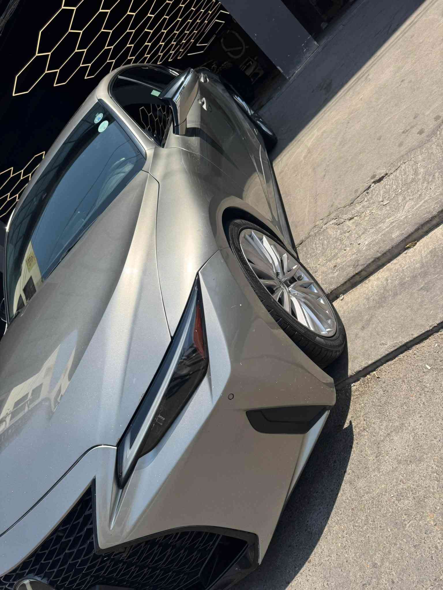 لكزس IS300 • ٢٠٢٢ • داخل احمر