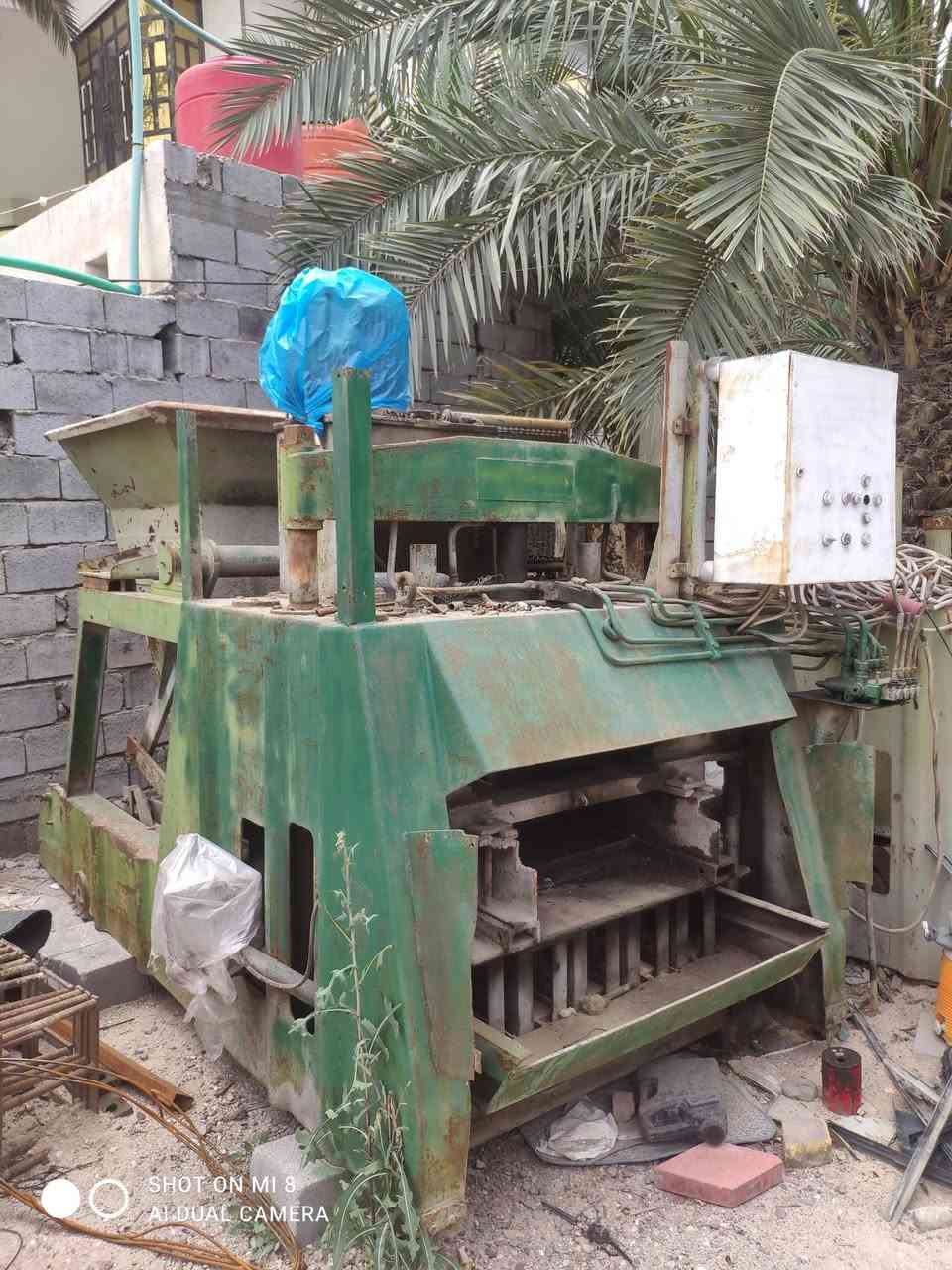 مكينه بلوك بياضه ايطاليه    شاصي نظيف       القالب 10 بلوكه  جديد     فتحتين.    جاهزه للشغل.    في مركز البصره     السعر 40 ورقه.      ***********. بي واتساب

