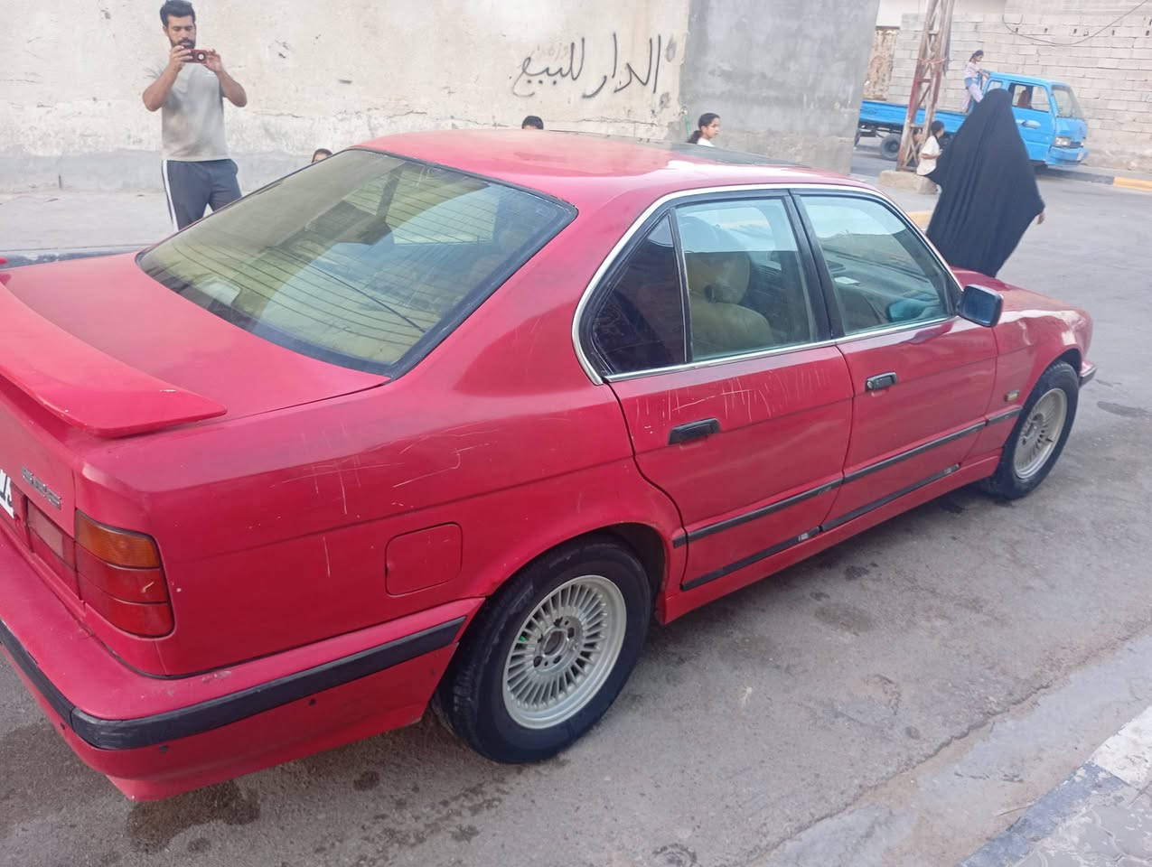 السلام عليكم 
بي ام موديل 92 حجم 525 رقم كربلاء مشروع وطني بسم ابن عمي محركه جديد مكفول محور بطه 3000 سنويته لقايه 2030 سعره 32 وبيه مجال متوفر وات ساب ***********
