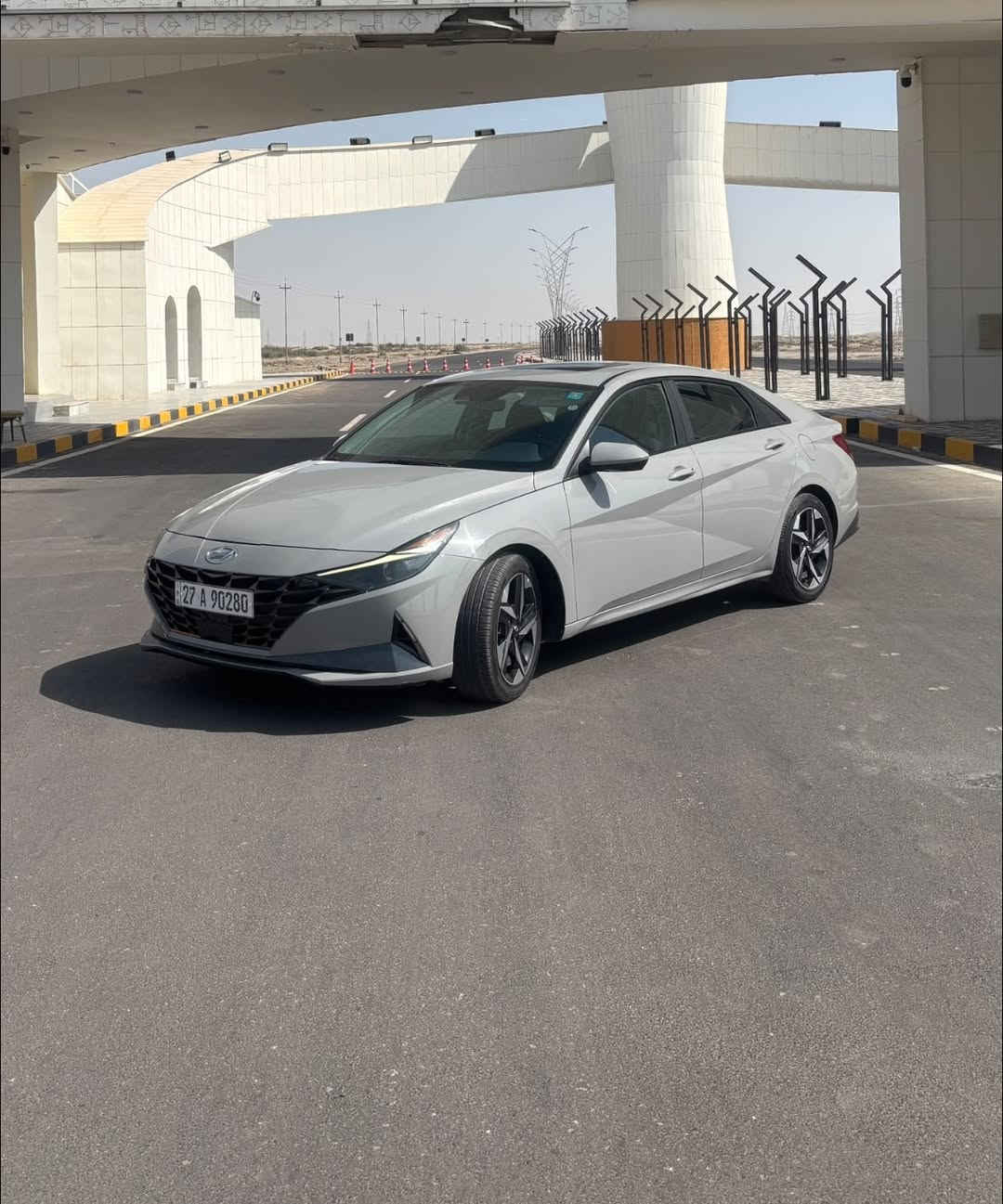 🚘 للبيع او مراوس بأوباما او جارجر –  هيونداي إلنترا 2023 وارد أمريكي فول مواصفات للاخير فقط كشنات مخمل ضررها داخل الصور ضررها حلو كلش خشم البنيد
لون اسمنتي مميز 🩶
 ‭ 
✅ موديل 2023
✅ محرك 2.0 لتر DOHC (147 حصان)
✅ دفع أمامي (FWD)
✅ فتحة سقف كهربائية
✅ أوضاع قيادة: Smart / Sport / Manual
✅ القيادة الذاتية (مساعد القيادة)
✅ نظام الحفاظ على المسار (Lane Keeping Assist)
✅ نظام التحذير من التصادم الأمامي (FCA)
✅ نظام الكبح التلقائي عند اكتشاف عائق (AEB)
✅ مثبت سرعة
✅ كاميرا خلفية
✅ حساسات توقف
✅ شاشة لمس
✅ Apple CarPlay
✅ إضاءة محيطية
✅ نظام الترحيب (Welcome System)
✅ تشغيل بالبصمة (Push Start)
✅ دخول ذكي بدون مفتاح (Smart Key)
✅ ويل كب قياس 17
✅ تخم تايرات جديد

وهواي بيها مواصفات حلوه مامذكوره ولحد يقارنها بوحده مابيها مواصفات هاي سياره فول عدا الكشنات مخمل فقط
رقم ذي قار معوقين السنه الجايه يتحول 
اسويلك وكاله عامه 
 
📍 السيارة نظيفة وجاهزة للاستخدام.

الممشى: (119الف) كم
 العنوان -الناصريه -سوق الشيوخ 
السعر اتصل او خاص 
📞 للاستفسار والمراسلة على الخاص. او علا الرقم
***********

‭***********‬
