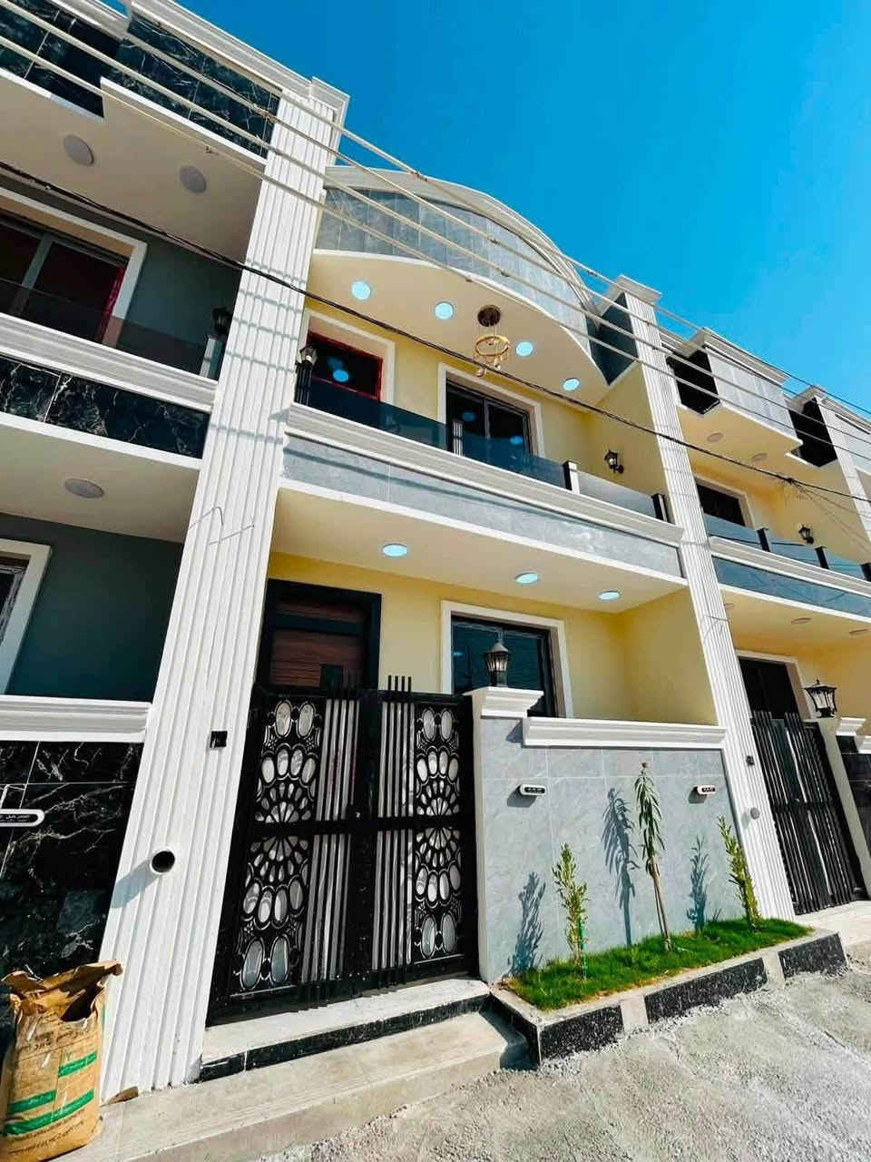 ✨السلام عليكم
🏠#للبيع_بيت 50متر واجهيه 5متر نزال 10متر 

🏗️بناء طابقين 

📍العنوان #بغداد_الدور_البوعيثه

⬅️مجمع العيثاوي 

🔹يحتوي البيت على

✅غرف منام 2

✅ستقبال-

✅مطبخ-

✅مجمع صحيات 

🔴 ملاحضه البيت جاهز للسكن ✨ 

🔹نوع العقار طابو زراعي سند 25 اقرار محكمه

🔴السعر جدآ مناسب

⬅️ للاستفسار خاص او الاتصال على الرقم  

***********🏛️☎️
