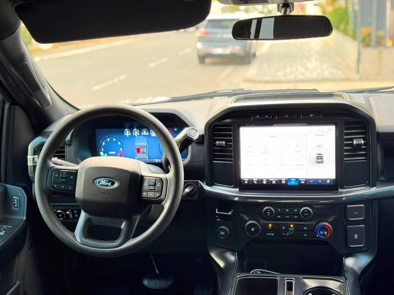 2024 FORD F-150, STX
***********
شكل گوراو شاشه گه وره رادار خه تي جاده ته حديد سورعه لايت ليدو ئه لقه بريك به سمه ئوتو ستارت رادري ئاوينه گير سوكان ته نها 34 هه زار روشتوه گيج ئه لكتروني سه ياره كه بي ده بل ئه كسله يه ك چه مه لخي پيشه وه بوياخه يه ك په له ساردي هه يه بي ناو گرتن سعري ٢٦٨ هه مو گياني به شه رت
مۆبایل *********** السليمانية, العراق
