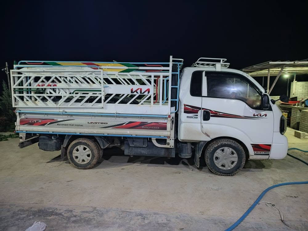 سەرەتا بەناوی خوای گەورە 
KIA BONGO 2020
کیا بینگۆ   ۲۰۲۰  ساغ ساغ 
قەپات مواسفات 
148000 کیلۆ مەتر ڕۆشتوە 
مەکینە ۳۰۰۰ سۆپەر 
مەکینە ڕەش ۷ گێڕ 
گێڕ تۆماتیک و عادی 
کۆدی بەناو خۆمەوەیە 
٦ دووگمەی فول 
کوشن هەوا  +  هیتەر 
ئاوێنە شەفت + کارەبای +  هیتەر + ئیشارەت
سوکان هیتەر + تەحەکومات 
دووگمەی تراکشن +  دژە خلیسک 
ئەی بی ئێس     ABS
سپیکەری تەلەفون
بلاجیکتۆر زینۆن 
کوشن جڵد + ناو گاعی قاڵب
تەبرید لەسەر سیوچ 
٦ تایەی لۆکی لەژێردایە 
چەمچەو ناو بۆدی لۆک 
سپێری دانەگیراوە 
دەبڵ سپێرە  
دەبەی ئاو + سنوقی لاتەنیشت 
کامل کامل سێرڤس کراوە 
تەقەو ڕەقەی بەشەرت 
کارەبای کامل بەشەرت 
ئەکسل و شانسی بەشەرت 
خایسات و ڕزیوی نیە 
ئەم دەقەیە لە ئیشدایە 
هیچ هیچ نوقسانی تێدا نیە
سەیارەکە ساغە بڕاوە نیە
دەعم و لێدراوی نیە  
سعری ۱۰٥ گەڵاو مجالێکی برایانا 
بۆ پەیوەندی ***********
تێبینی / ئەو لەزگەیەم لێ کردۆتەوە السليمانية, العراق
