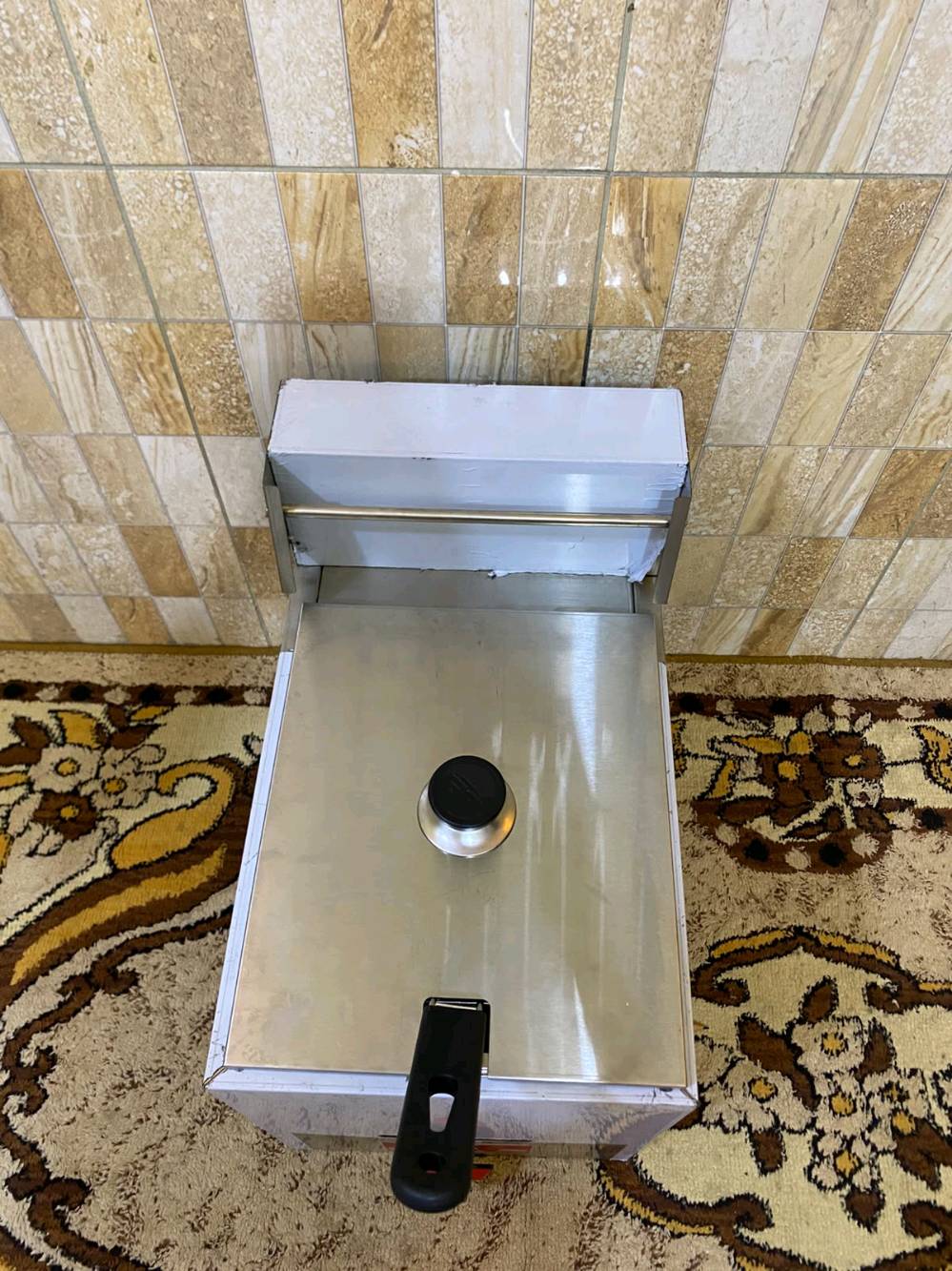 قلايه غاز فنكر والمقليات جديد غير مستخدم تفيد أهل المطاعم والمشاريع للتواصل ***********