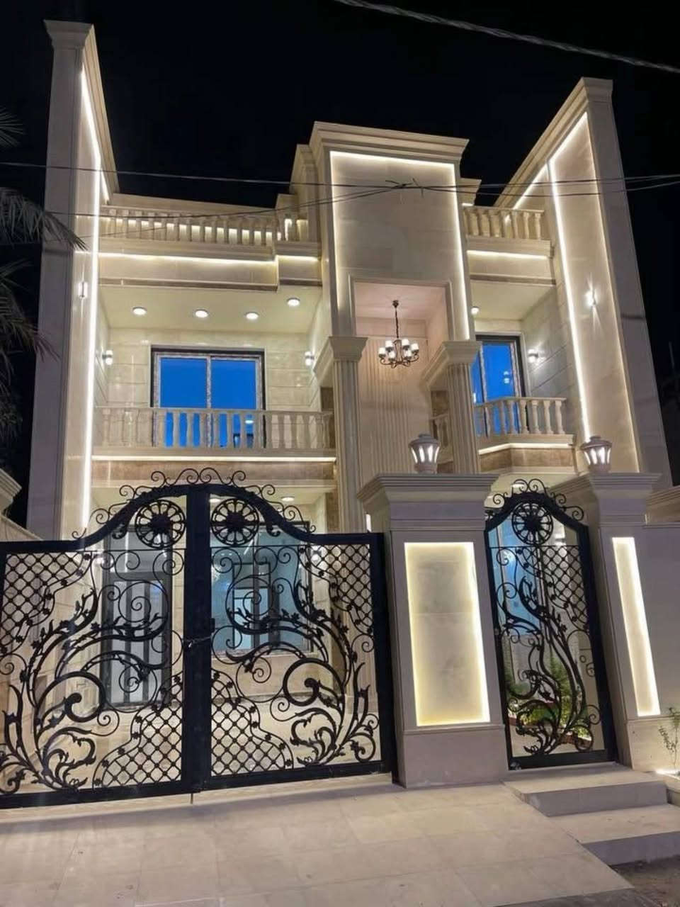 تندر بناء كامل تسليم مفتاح #مواد_و_عمل_375_الف دينار عراقي
المفتاح الذهبي للعقار 
 للبناء و الديكور 
نعمل في جميع المحافضات 

#الاتفاق و المواصفات و مدة الانجاز  تنضم بعقد بين الطرفين 
#موقعنا  واسط 

*********** 

  1-  #مرحلة_الاساس : 

تنظيف الارض  و فحصها و حدلها بحادله 20طن  

فرش الجلمود و حدله و فرش السبيس و حدله  

رش المبيد الحشري المكافح للأرضه و الحشرات  و فرش نايلون زراعي سميك   

2- #اعمال_الرفت:  

عمل شبكة مجاري نوع امل الشريف الاصلي مع استخدام انبوب 400 للمنهولات  

يتم عمل جسور حسب المخطط الانشائي و فرش حصيرتين باستخدام الشيش  ألماس الاصلي  

يتم صب الرفت بأرتفاع 40سم بالأسمنت المقاوم    

   3- #اعمال_البناء: 

عمل باتلو بأرتفاع 15سم  

استخدام الطابوق الاصفر الجمهوري معامل النهروان و  تأسيس انابيب السبالت و المرازيب  و البناء بأرتفاع 2.80سم مع عمل رباط مسلح 30سم ليكون ارتفاع الطابق الارضي 3.15سم (صافي) 

 4- #اعمال_قالب_السقف:  

تأسيس انابيب الكهرباء و الجكشنات بالسقف  

يتم تسليح السقف بشيش  ff العراقي الاصلي 

مع عمل جسور الفضائات الكبيره حسب الطرق الهندسيه  

صب السقف صب مركزي C30 

5- بناء الطابق الاول و البيتونه بنفس مواصفات البناء و صب السقف مع عمل مرد ماء مسلح  وعمل رباط فوق الابواب و الشبابيك و يكون ارتفاع الطابق الأول 3م  

#الكهرباء_و_الماء_و_الأشتايكر  

الماء يتم تأسيس انابيب الماء للدار 3 خطوط ppr تركي مسلح او الشريف المصري مع تأسيس انابيب التقطير للسبالت يتم تشطيب الخلاطات و الصحيات منشأ تركي  

الكهرباء يتم تأسيس الدار واير سيمنز اردني او سعودي و تشطيبه بفتنك طوكيو(بيانو) ضمان 25 سنه و تكون الاناره بضمان سنتين  

الأشتايكر لبخ جدران السطح باسمنت الابيض التركي و من ثم تطبيق السطح بمادة الأشتايكر مع وضع عوازل فلين او مادة الروف كوت  

#الابواب و الشبابيك و المحجرات  

الشبابيك تكون حديد نقشه حسب اختيار صاحب الدار  

الأبواب يتم تركيب الابواب الحديد للخارج و ابواب تركي للداخل (225الف) وابواب pvc او المنيوم للحمامات و المناور تكون حديد و باب الصاله حديد ثقيل 

المحجرات يتم تركيب محجرات المنيوم دائري اللون حسب اختيار صاحب الدار  

#السيراميك و البياض و الأرضيه  

السيراميك يتم اجلاء جدران المطبخ والحمامات بالسيراميك الهندي 

البياض يتم اجلاء جدران الدار بالجص (الفلوجه) و البورك الدرجه الاولى و بعمل مساطر درجه اولى بعد ان يتم معالجة الطابوق بمواد معالجه  

#الأرضيه تكون ارضية الدار بالكامل و السلالم البورسلين او كاشي وارضية الحمامات نوع  هندي و المناور و الكراج بالسيراميك المسلح الحامضي  

الواجهه تكون واجهة الدارصبغ جوتن ويتم تسليم الداربعد الغسل الجيد  

#الهدايا المقدمه لصاحب الدار  

 1-ماطورماء مع الربط 2-تأسيس منظومة كاميرات تأسيس بوكس انترنيت 3-خزان سعة 1000لتر 4-عمل ديكور جبسن بورد للصاله  5-صبغ الداربالكامل اوف وايت او ابيض 6-تصميم الخارطه و تصميم الواجهه مجاناً 

#ملاحظة/ هذا التندر يشمل المساحات من 100م فما فوق و يكون البناء طابقين او اكثر 
اما المساحات اقل من 100م اضافة مبلغ من 25 الى 50 الف على سعر المتر حسب مواصفات التندر
و يكون حساب المساحة ذرعة سقف و حساب الستاره و السياج الخارجي متر لكل مترين

#عروض تسليم المفتاح 
375 الف للمتر
450 الف للمتر
500 الف للمتر 
550 الف للمتر 
650 الف للمتر 
725 الف للمتر
للتواصل اتصال على الرقم ***********
او مراسله واتساب
