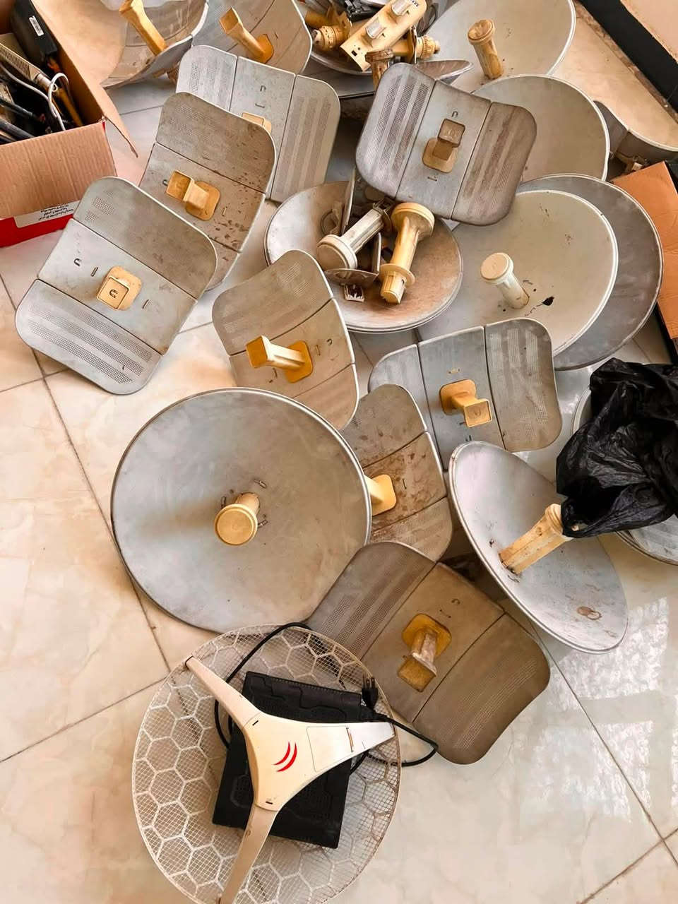 سلام عليكم بورات بيم m5 عدد 9 وزوج بور بيم m2 سعر القطعه 50 لنج قطعه وحده سعرها 30 لايت بيم عدد 17 قطعه علا 30 ضمان 3 ايام موجود توصيل فقط واتساب متواجد علا الرقم ***********
