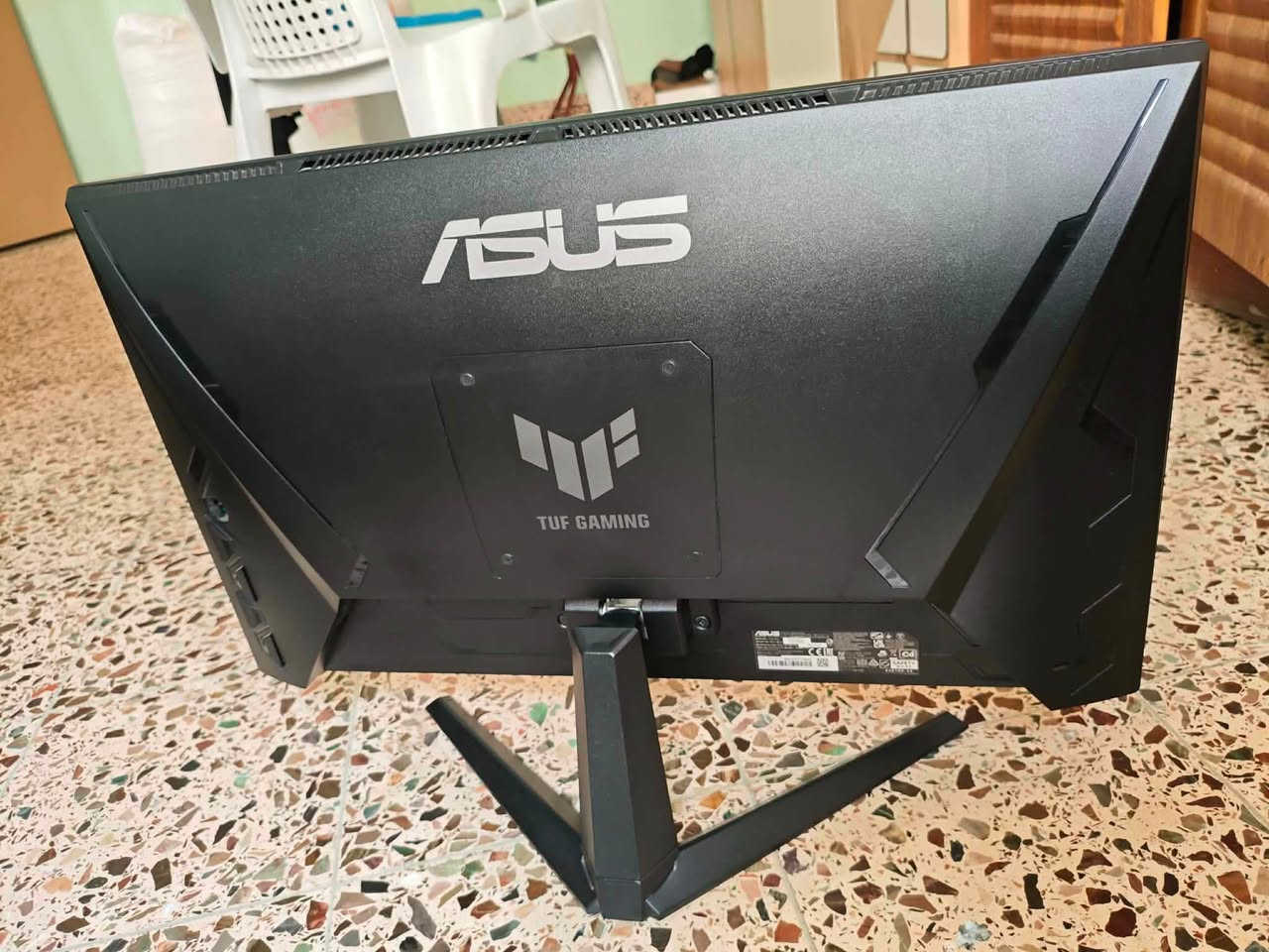 السلام عليكم مونيتر اسوس ضمان 3 اشهر شركة
- حجم 27 
- دقة FHD
- بنل ips
- هيرتزية 180hz

مكلف بالنشر *********** للتواصل واتساب
