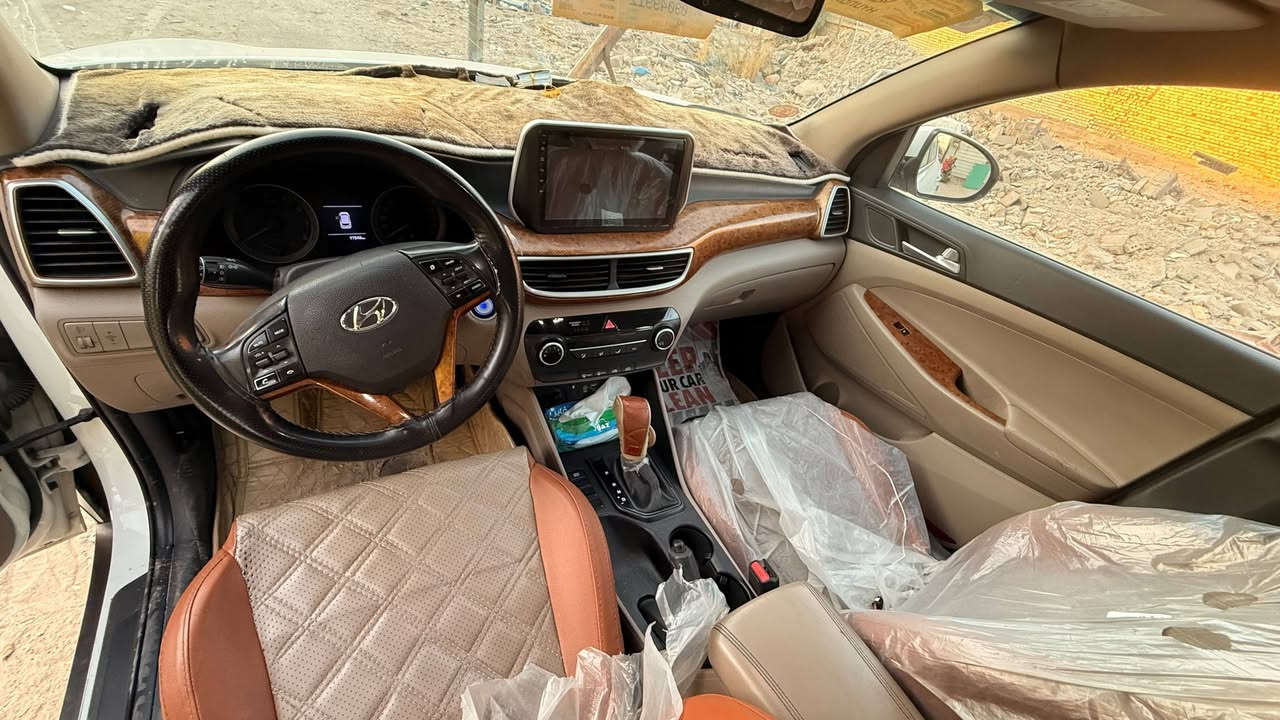 السلام عليكم
توسان موديل 2019 وارد خليجي فول للاخير 1/1 
للاستفسار ***********
السعر 175$

