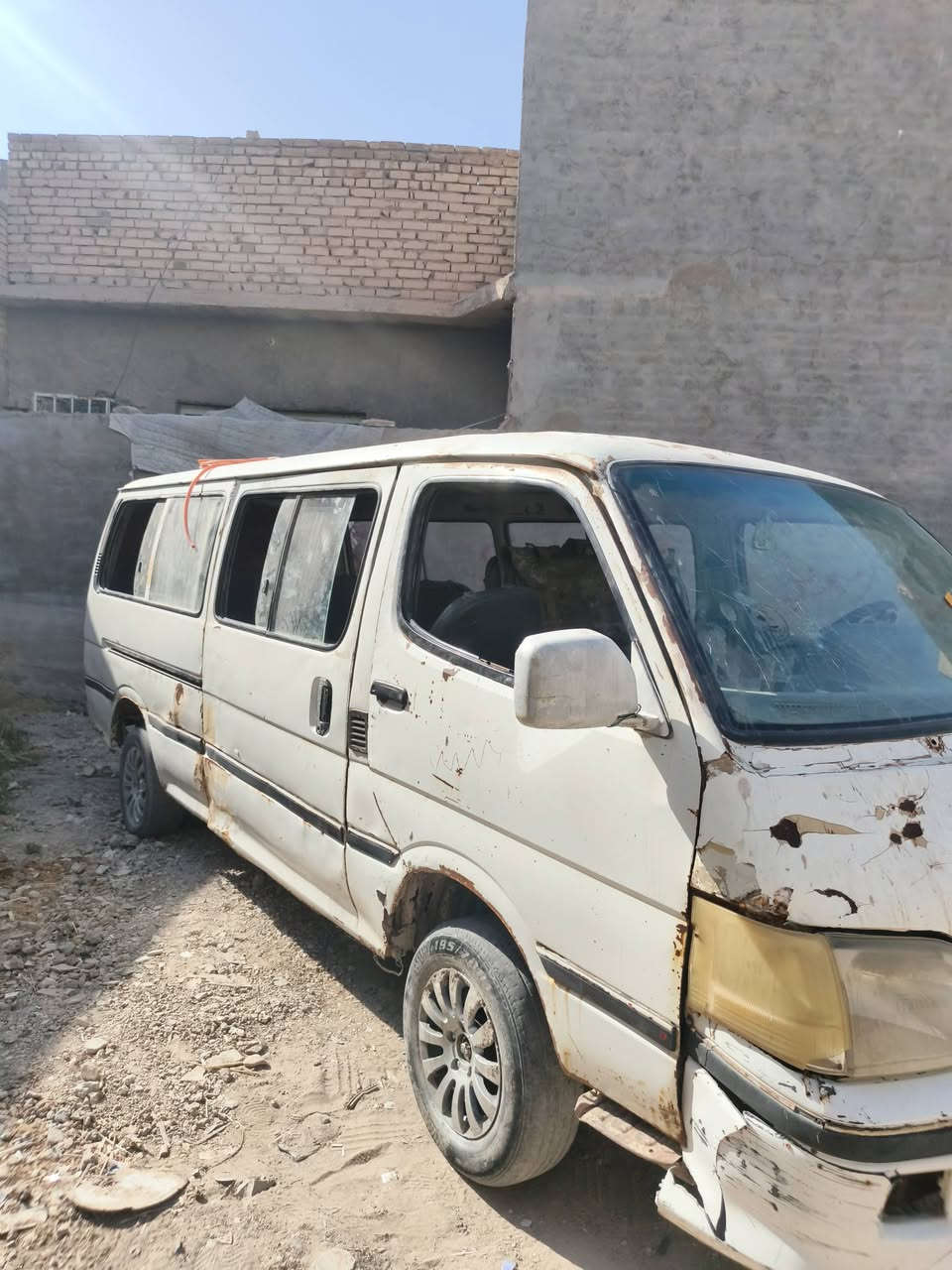 سلام عليكم سياره للبيع فتون مصلاويه ابيع على هل حطه سياره عيفه من محرم  بس شغاله ومحركه كايم مكاني كربلاء سعره 10 ورقات وبيه مجال رقم *********** واتساب ماكو
