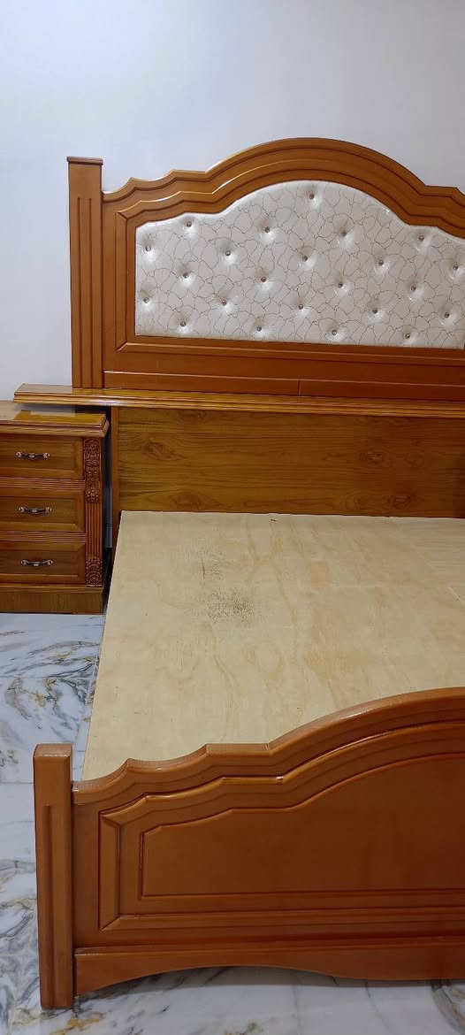 سلام عليكم خوان   غرفه جديده    عنوان فلوجه حي جولان  سعر مليونين وربع    بيها مجال      الهاتف ***********
