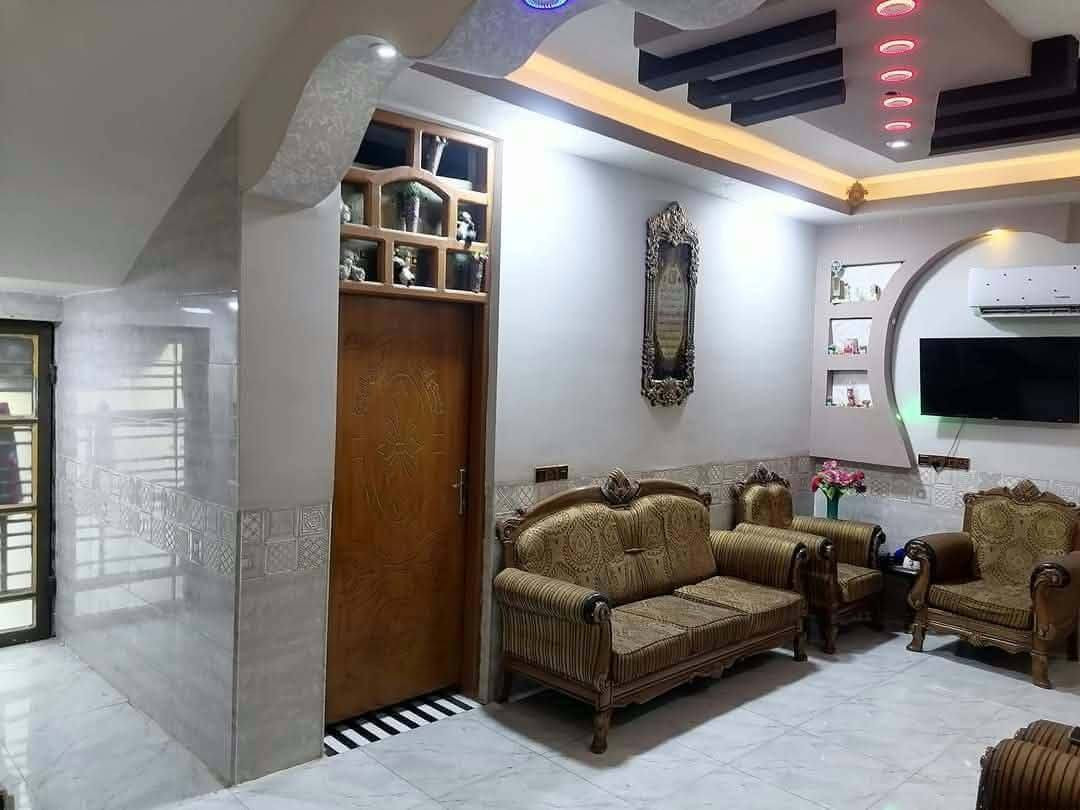 السلام عليكم
بيت للبيع طابوزراعي يتكون من مطبخ واستقبال وصاله وغرفه نوم وصحيات بيت بناء حديث درجه اولى مساحته ١٥٠م الموقع تقاطع هاشميه سياحي الفرع بالقرب من مجمع المفروشات للاتصال والاستفسار *********** أومراسله الصفحه
