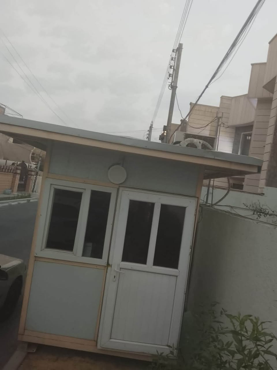كرفان امن للبيع مع سبلت طنين
في المنصور قرب تقاطع 14 رمضان 
للتواصل:*********** 
+
+964 771 852 8115
