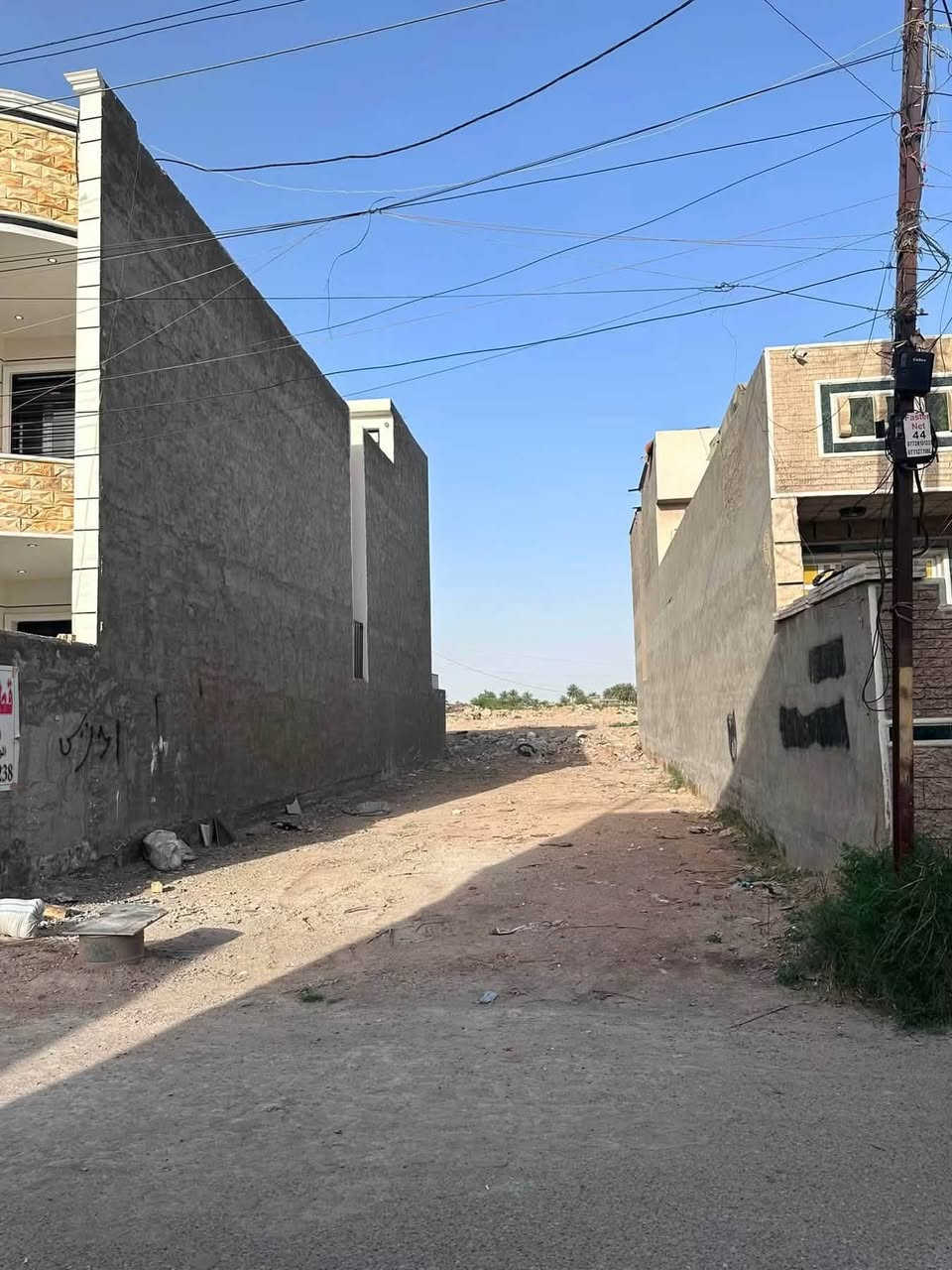 قطعه ارض للبيع مساحه 175.الواجهة 7.نزال 25 طابو صرف .المكان الزعفرانيه السده.الأستفسار اتصل ع الرقم***********

