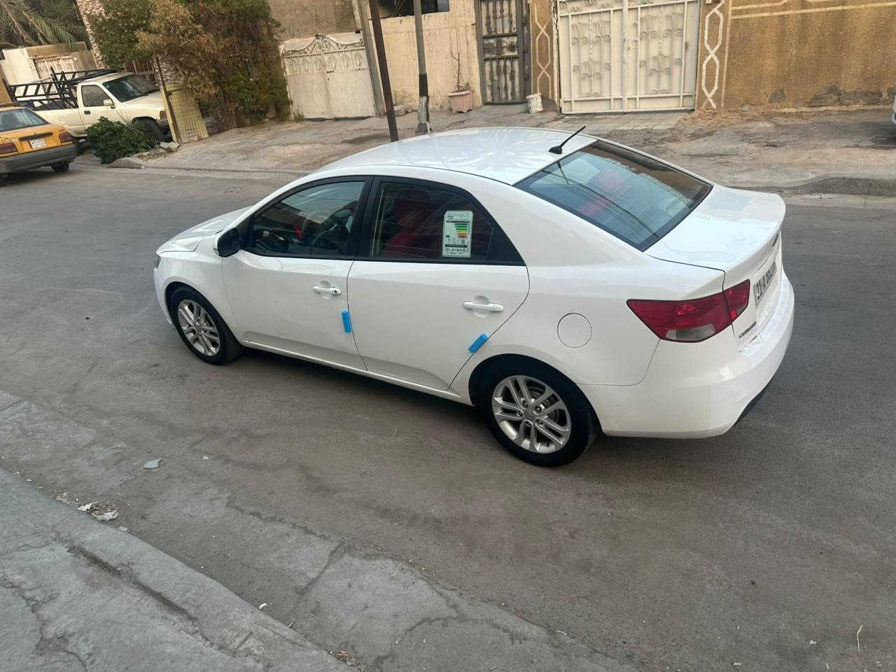 سلام عليكم شباب عندي كيه سيراتو رقم سليمانيه هزه ورقم وسنويه جديده محرك 1600 كير ومحرك حداديه تتدفئه وتبريد ثلج  شاشه جبيره كامره دوشمه ارظيه وكشنات جاهزه مكانه بغداد صبغ 3 قطع *********** بغداد, العراق
