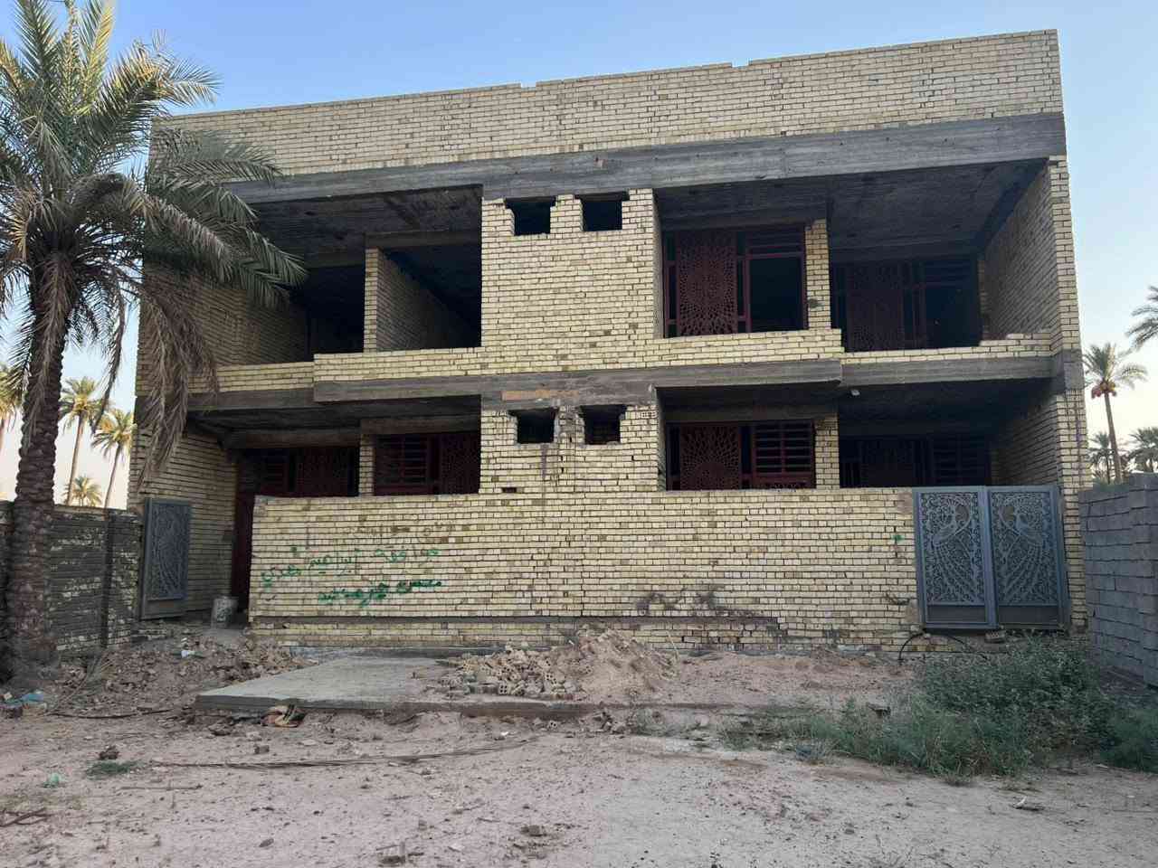 السلام عليكم

📍دار هيكل للبيع في منطقة الطي ( شارع صالح مصطفى)

📍المساحة ٢٥٠ متر (١٥٠ متر بناء - ١٠٠متر حديقة)

📍الواجهة ١٠ متر النزال ١٥ متر 

📍 للاستفسار الاتصال على الرقم التالي 
***********

