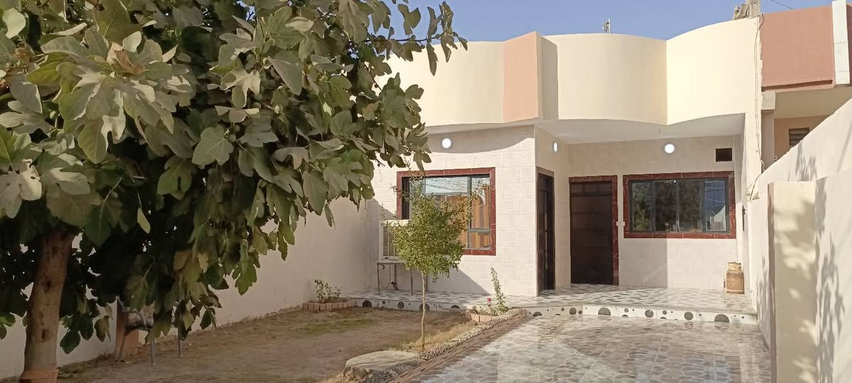 السلام عليكم
بيت🏠 للبيع في بعويزه المساحه 250متر واجهه 8وعمق 32
مساحة البناء 160متر  المكان خلف مدرسة بعويزه 
يم مولدة شاهين السعر 58 وبيها مجال واي استفسار 
اتصل ***********
***********
