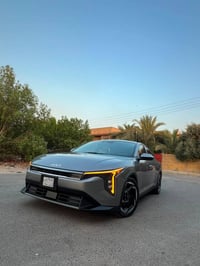 Kia _K4  2025فأتها ex بدون رقم   السياره رادار امامي خلفي  ويل كب انار...