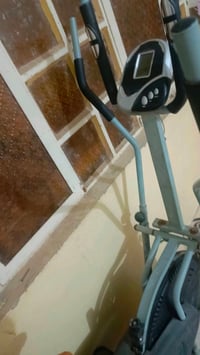 جهاز  الاوبيتكال  نضيف وما بي شي مجرد قاعده الرجل وحده مابيه ووحده موج...