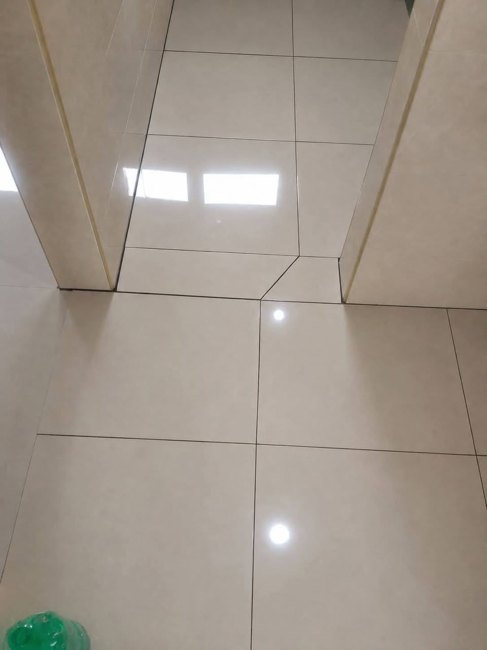 خلفه مصري لتركيب جميع انواع السيراميك ارضي جداري كاشي مرمر بايات شغل لليزر درجه اولي شغل بغداد فقط ***********
بيه واتساب
