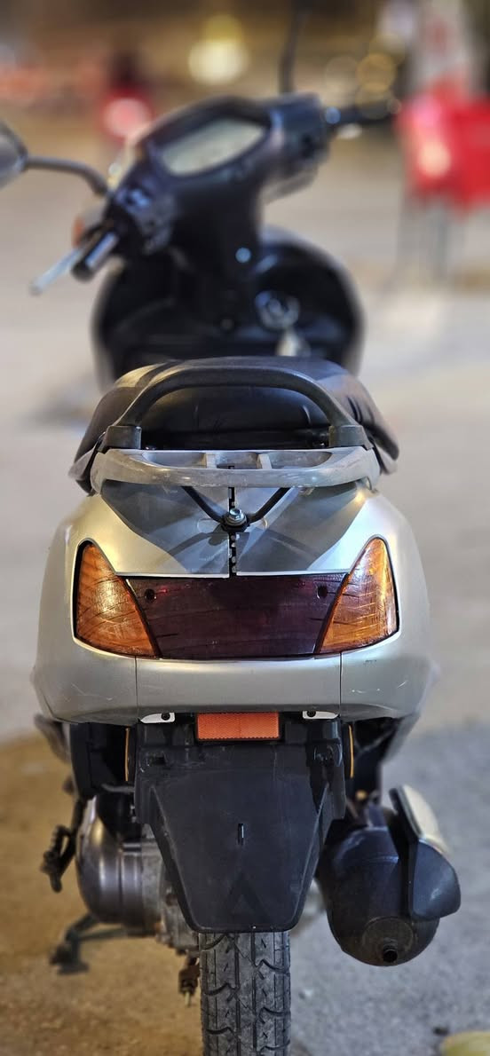 هوندا سبيسي مكفولة كفالة عامة صارلهة سبوعين من نازلة جيب عشر فيترية وتعال نقص برغي مابيهة كلشي بلادي وماملعوب بي  دراجة مال جناية ناعمة خرسة متسمع بس الصالنصة وبالواقع احلة بعد السعر 775 وبيهة مجال حك الجية رقمي *********** واتساب موجود
