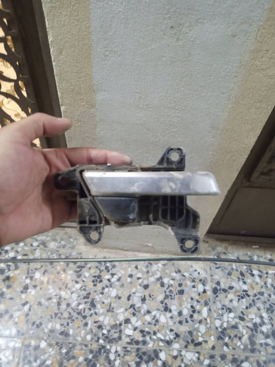 سلام عليكم هاذ غراض مال لنتر 20 نضربت عندي لباب وجبت باب جديده وهذني لغراض لبيع والباب ليه يريده نطهيه هيه والقفل هوه يخذه ويفتح لقفل من عدا رقم تليفون ***********
