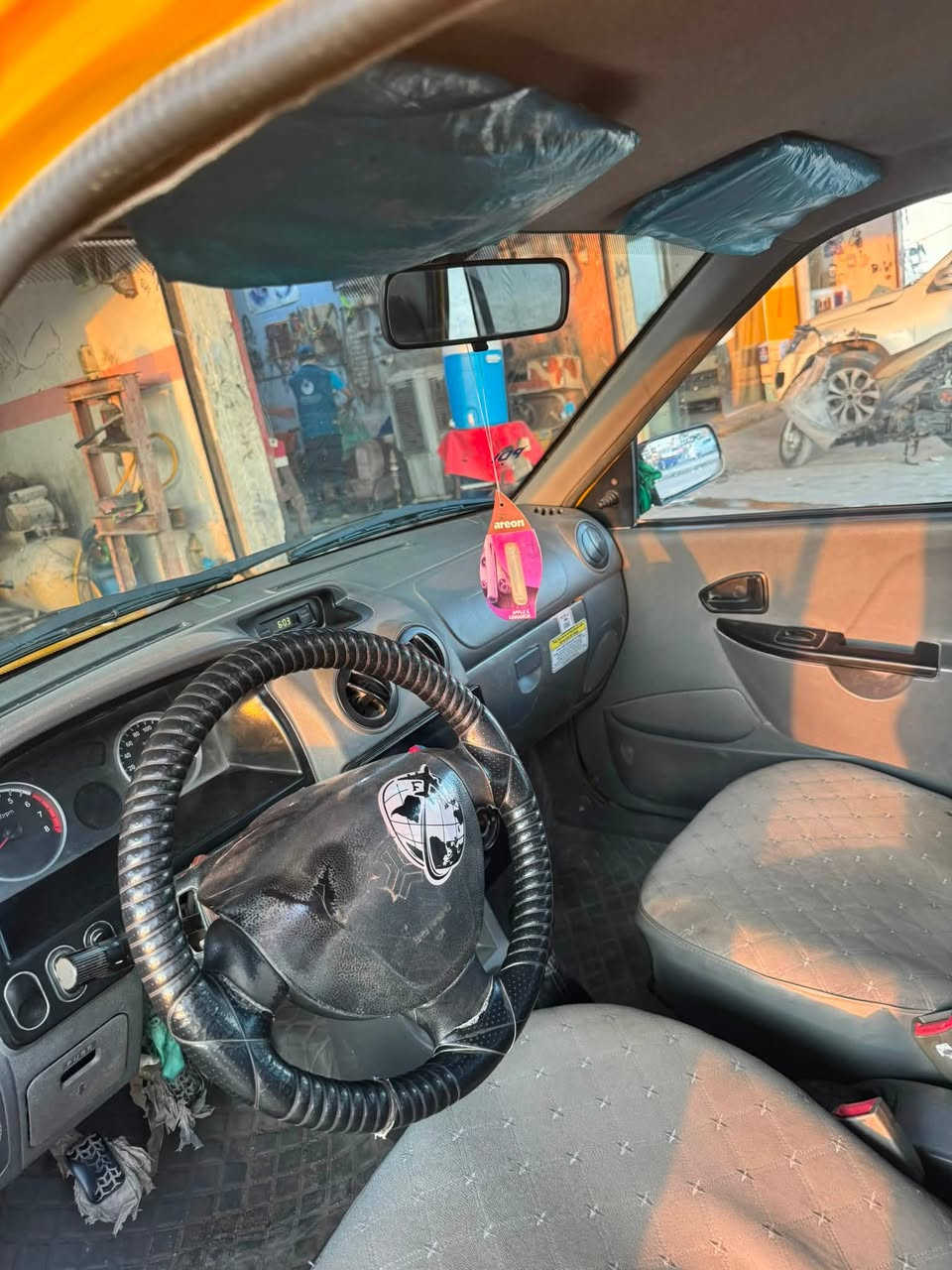 سلام عليكم سايبه للبيع موديل 20 مكفوله كفاله عامه بيه بارد بل باب خلفي سياره جاهزه مكينه كير حداديه تخم تاير تبريد مصفره هيه وغرامات سعر 45 بيه مجال قليل مكاني ديوانيه ***********
