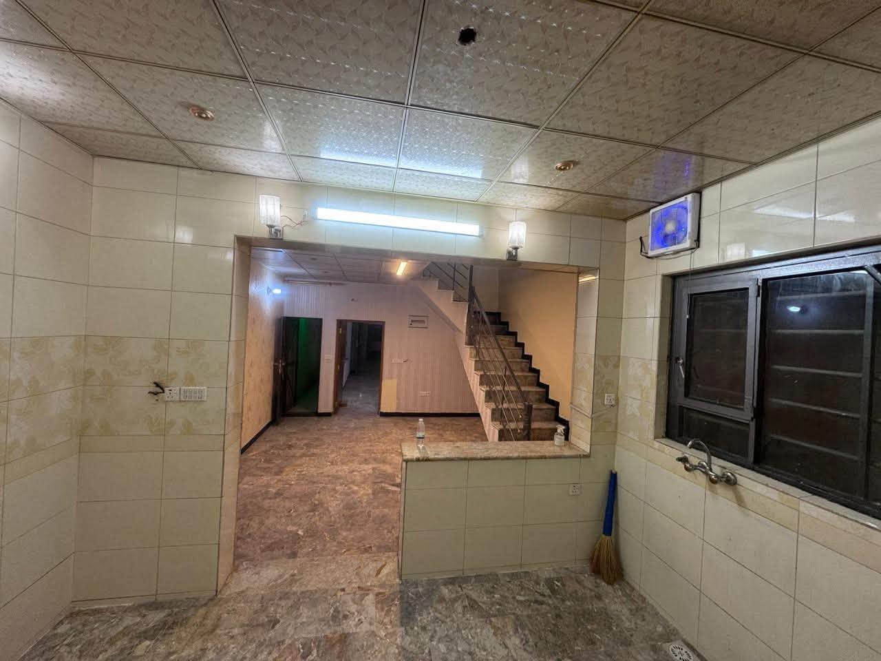 🏡 للإيجار | دار سكنية نظيفة في اليرموك – حي النفط
✨ فرصة مميزة للعوائل الباحثة عن الراحة والسكن الهادئ.

📍 الموقع: اليرموك – حي النفط
📐 المساحة: 100 م²
🛏️ التفاصيل:
• غرفتا نوم
• صالة
• مطبخ
• حمّام

💰 بدل الإيجار: 1,300,000 دينار عراقي شهرياً

🔹 الإيجار للعوائل فقط

📞 للتواصل والاستفسار:
***********
