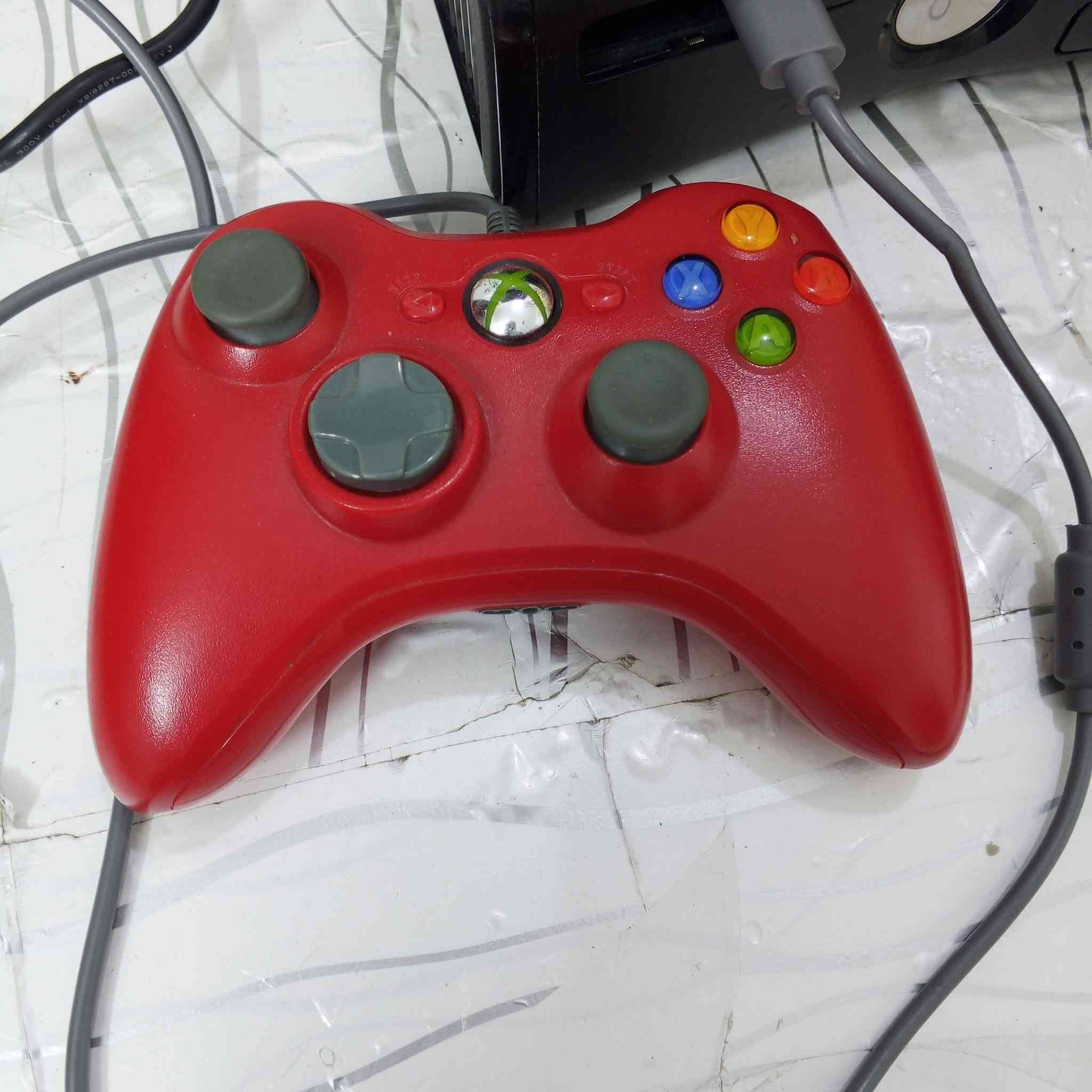 اكس بوكس 360 مهكر حيل نظيف يحتوي 240 لعبة و2 جوستك وإضافة إلى الكارتونه موجودة غراض كامله شرط ع الفحص السعر ((130)) وبي مجال بسيط للتواصل 
*********** 
عنواني بغداد للتفاصيل أكثر تواصل وياي خاص وتدلل
