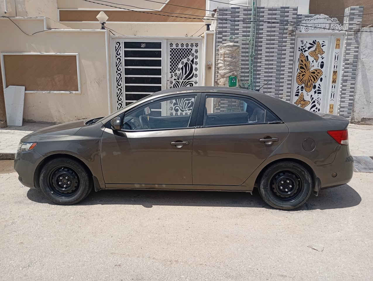سيراتو خليجي 1600موديل 2013 سيارة بيها دحجات أبيع صبغ حزام محرك وكير وتبريد مكفولات 
رقم النجف 
سيارة بيه منطومة غاز 
سعره 75 قفل قفل قفل
عنوان النجف حي الوفاء 
الشراي يتصل ***********@@
