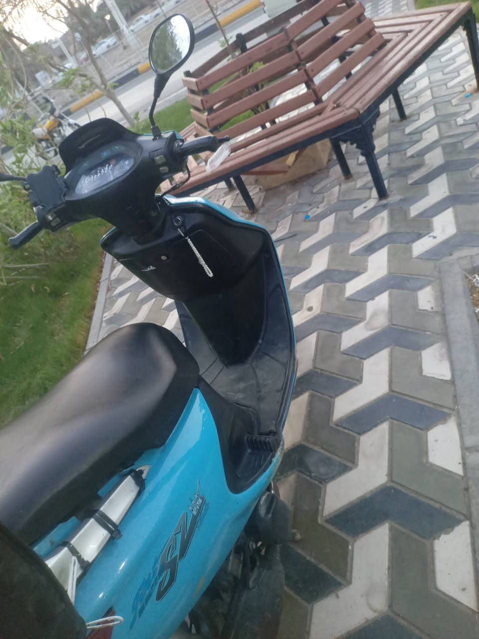 السلام عليكم فراشه للبيع
الدراجه نضيفه كلش مثل ما تشوفون 
كهربأت كامله 
سلف لايت عالي. ناصي بگ لايت 
عداد سرعه گيچ بانزين كله شغال 
الدراجه محركها ما مفتوح بس حاليا بي خيط تبخير بس ما مأثر ابد 
شلعتها تخبل سرعتها حلوه دراجه كامله من الطول لطول السعر 450وبيها مجال 
***********

