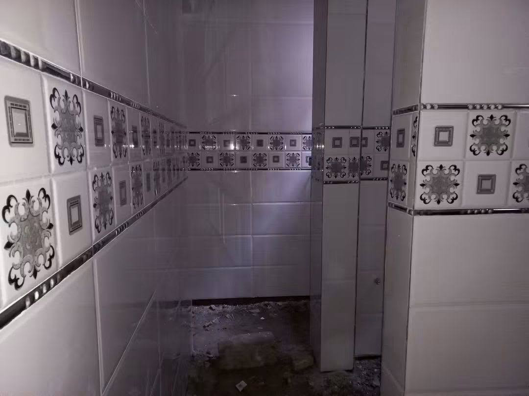 سلام عليكم كادر سيراميك جدار شغل درجه اولى واسعار مناسبه شغل داخل الموصل  فقط (***********) بي وتساب
