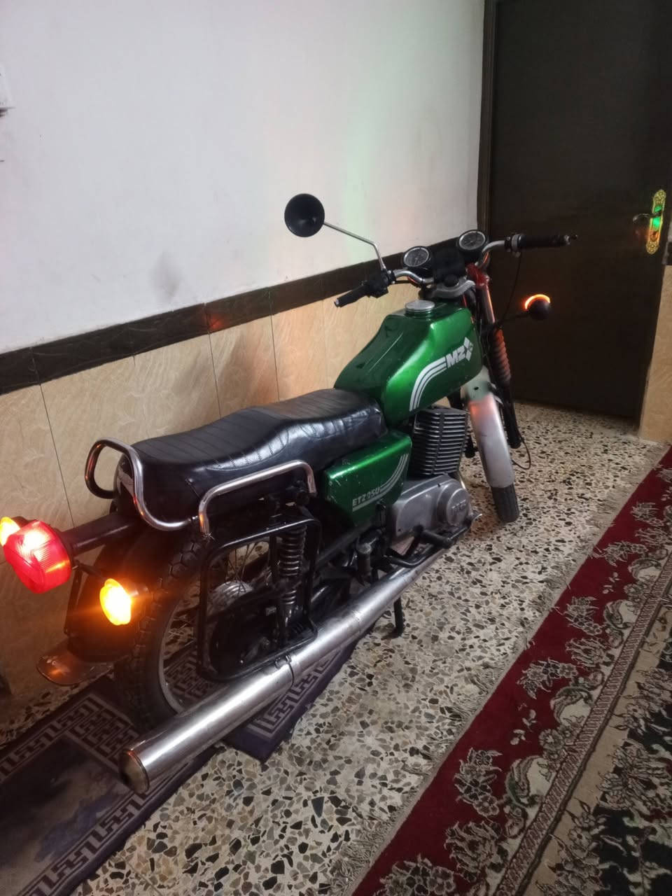 Mz للبيع او مراوس
مديل 82
سايس 2 كهربائيات شغاله               السعر 1500 وبيه مجال
لحيم بل خشم مكينه المانيه
اكاتبك عله رقم الشاصي 
مكان نجف ***********
واتساب
