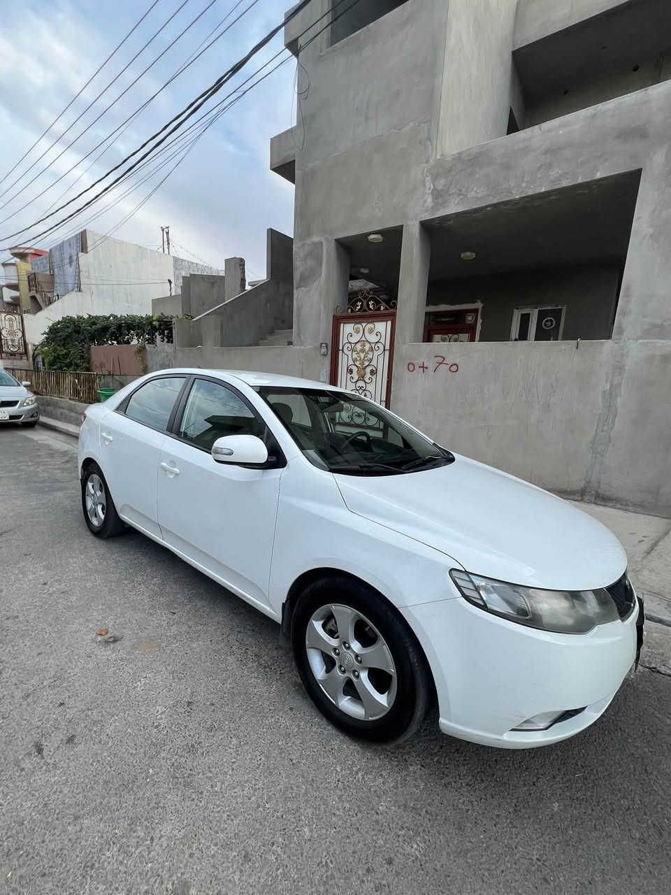 kia cerato 2010
‎کیا سیراتو گیر عادی مودیل 2010 بی‌ ده‌عم و سبخ
گیرو ماکینه شه‌رت و نه‌فه‌کری 
ئیک ته‌عدیل ده‌رگه‌هی نه‌فه‌ری سینگی
جام که‌هره‌بای چار تایره جدید
 ره‌قه‌م سه‌نه‌وی که‌فن 
غرامات--2.5 دو وه‌ره‌قه‌ و نیف
سعر--- 88 و مجال 
ره‌قه‌م‌موبایل کوره‌ک----واتسئاب
***********
عنوان--- دهوک
