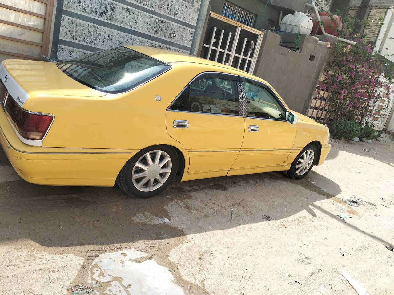 السلام عليكم 

ملكه  كرستال للبيع او مراوس (( اقصاد ما
 ابيع ))

أصولي السيارة واي كصه مابيه عدله

2002موديل
ثلاث دكم 
ويل نجمه
حداديه 90/100 

لايت كرستال
شاشه كرستال
اربعه كشنات كهربائيه
 محرك ديفور الصغير 
تبريد منظومه جديده 
كمرك السياره مدفوع

رقم الهاتف ***********
واتساب متوفر

