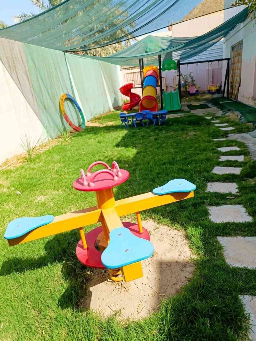 🎨📢📢 طفلك هو بطل قصتنا القادمة! 🌟تعلن إدارة [روضه ميليتا الاهليه ] 
عن فتح باب التسجيل واستقبال أحبائنا الأطفال للعام الدراسي الجديد. نعدكم برحلة تعليمية مليئة بالمرح، اللعب🛝🥅🪂 والاكتشاف!✨ ما يميزنا:• بيئة تعليمية آمنة📚، صحية ومحفزة.• كادر تعليمي متميز ومتخصص في التعامل مع الأطفال وتأسيسهم.• مناهج حديثة تعتمد على التعليم التفاعلي والأنشطة الحركية والفنية.• رعاية خاصة وبناء شخصية الطفل وغرس القيم النبيلة♥️ نستقبل الأطفال من عمر( 6 اشهر الى 6 سنوات)
لمقاعد محدودة لضمان الرعاية المثالية لكل طفل! 🏃‍♂️💨📍 الموقع: [الحله فرع الرايه مول مجاور البيت الصيني ]
💛📞 للتواصل والاستفسار الهاتف (***********)💜
 هنا]أهلاً بكم في عائلتنا الثانية! ⏰ أوقات المراجعة والتسجيل:يومياً من الساعة (7صباحا إلى 3 مساء )  عدا يومي الجمعة والسبت
