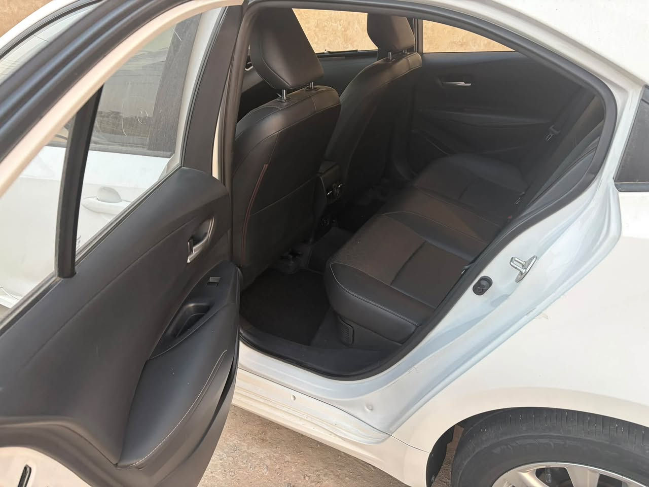 🚘 تويوتا كورولا هايبرد 2024 HEV🔋
ماشية 22 مكفوله عدا رصعتين مسويهن BDR

⚙️ المحرك

1.8 لتر بنزين + محرك كهربائي (هايبرد)

قوة إجمالية تقريباً 121 حصان

ناقل حركة أوتوماتيك E-CVT

دفع أمامي

✨ أبرز المواصفات:

✔️ شاشة وسطية كبيرة

✔️ عدادات ديجيتال

✔️ تشغيل بصمة + دخول ذكي

✔️ كاميرا خلفية

✔️ مثبت سرعة

فتحة سقف 

كشتات جلد

✔️ رادار

✔️ إنارة LED أمامية وخلفية

✔️ ويل كب ألمنيوم رياضي

🛡️ أنظمة أمان:

وسائد هوائية محيطية

ABS + EBD

نظام مانع انزلاق

💰 السعر 146$

📍بغداد _ الدورة - البعيثة

***********
