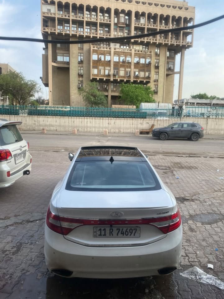 ازيرا ٢٠١٢ • ٣٠٠٠ ٦سلندر • ١٦٠٠٠٠