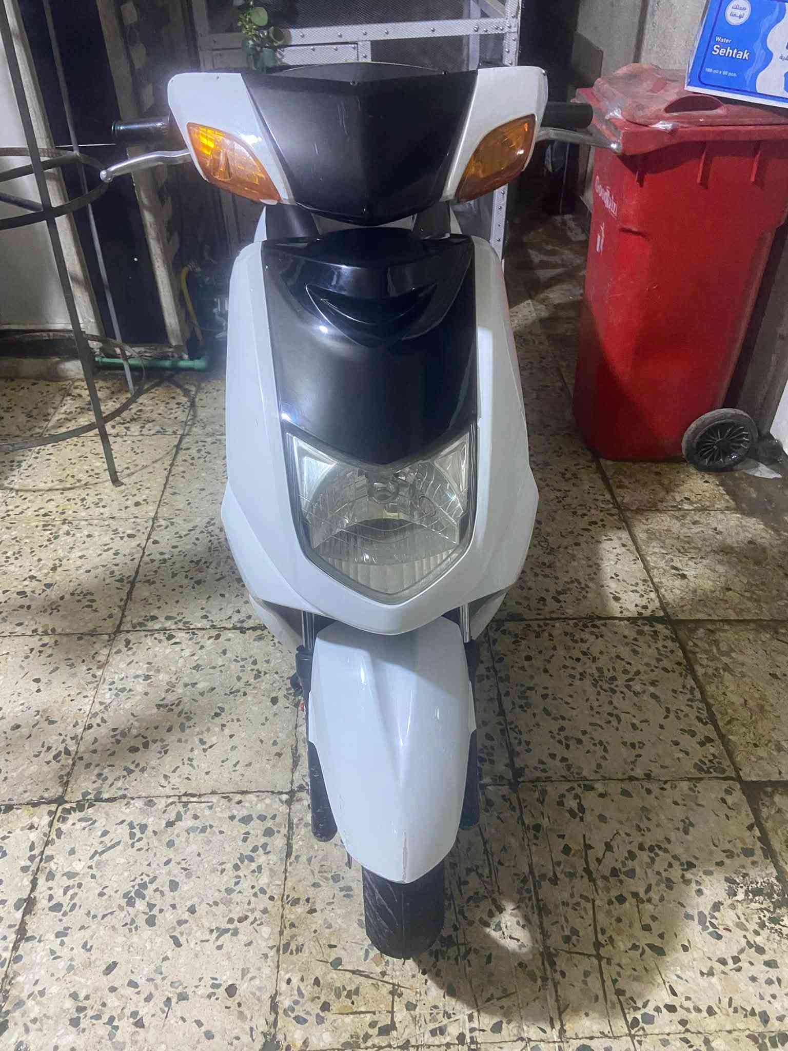 سلام عليكم سكنز للبيع
كله شغاله من طول للطول مابيه نقص بس دكمه مال سلف و قفل جنطه بس كهربائيات لايت عالي ناصي بك لايت اشاير هورن كيج بانزين كله شغال كفرات جدد 
بيه صوط بلكلج الامامي و صوط فيلس 
مكاني بغداد الامين الثانيه 
رقمي ***********
سعر ٤٥٠ بيه مجال قليل
