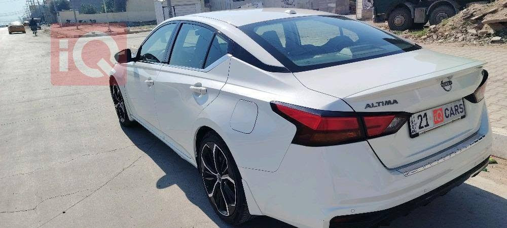 � نيسان ألتيما 2023 SR
🔹 اللون: ابيض 
🔹 الضرر: تعديل بارد  مكانين صغار بارد PDR جاملغ وبونيد
🔹 الإيرباك: سليم 
🔹 كشنات  جلد 
🔹 رادار أمامي
🔹 رادار خلفي 
🔹 رادار جانبي (بالمرايات)
🔹 شاشة وسط Apple CarPlay
🔹 تشغيل عن بُعد + بصمة
🔹 الممشى: 40 ألف ميل
🔹 رقم سليمانية باسمي
🔹 بطاقة بانزين بيها
سعر (180)
تغليف ارضيات وكشنات

مكان سياره كركوك رقم موبايل ***********
