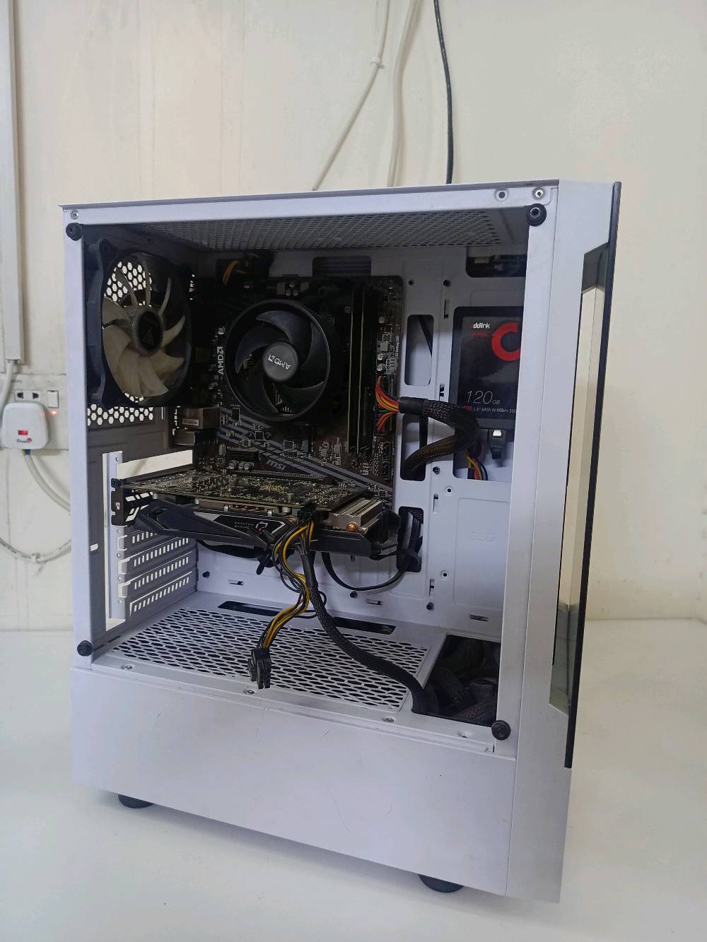 سيت اب كامل للبيع
السلام عليكم 
كيس + شاشة + ملحقات للبيع 
كيس مواصفاتة
r5 pro 3350g + stock cooler
rx 570 8gb asrock
mb msi a520m-a pro
ram 16 8*2 3200mhz lexar
ssd 120gb addlink
hdd 1tb
psu 500w warrior
case gamdias 3 fan مكسورة جامته
شاشة patriot ماخذها من انس
180hz 24 inch 0.5 ms fast ips
ملحقات ماوس لوجتك g402  Hyperion fury
كيبورد ردراكون اش
يو بي اس 1500va

السعر 600 الف
رقمي ***********
عنواني بغداد الدورة توصيل ماعندي