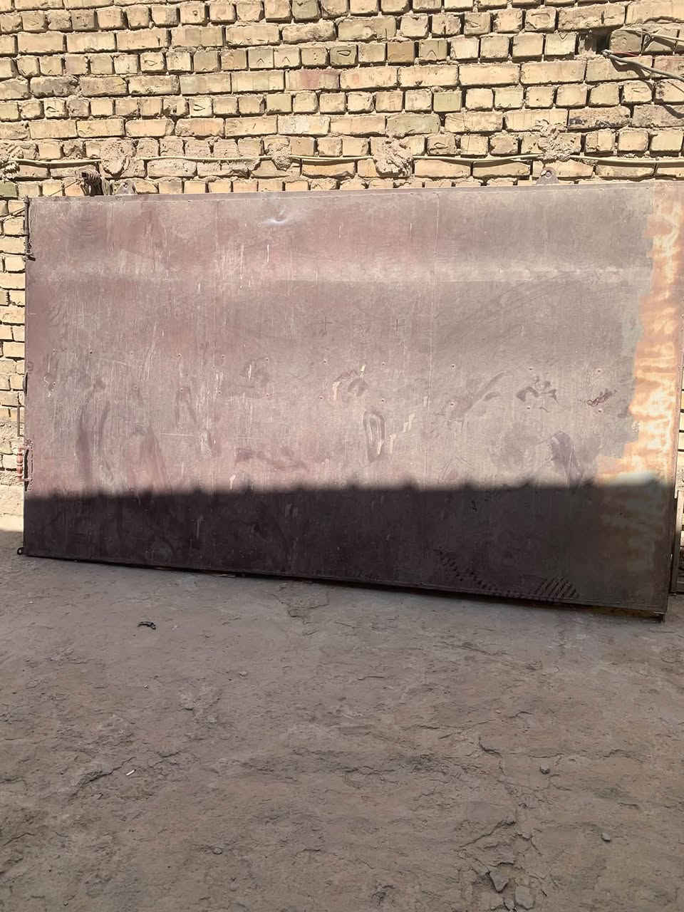 السلام عليكم باب سلايت نظيف 90%مابي زنجارعرضه ثلاث أمتار الباب تفاصل مكاني بغداد الزعفرانيه مقابيل مركز الشباب الاتصال ع واتس***********السعر 200
