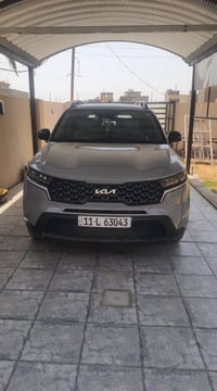 بيع اومراوس..سورنتو  2022 لون سمنتي بغداد وارد امريكي..فئه x فول مواصف...