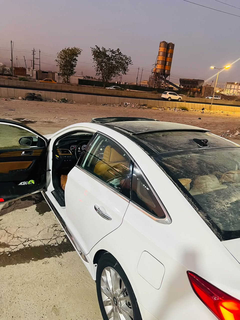 سلام عليكم
للبيع سوناتا سبورت محرك2400 موديل 2015فول موصفات ماشيه 155ميل  بيها 5قطع سياره جاهزه محرك كير تبريد رقم دهوك تريد تحول تريد وكاله سنويه ل 2030 السعر 110وبيها مجال مكان السياره بغداد تاجيات ***********

نص مكتوب في الصور:
- ***********7712321567-***********