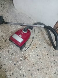 مكنسة كهربائية • جديدة • للبيع