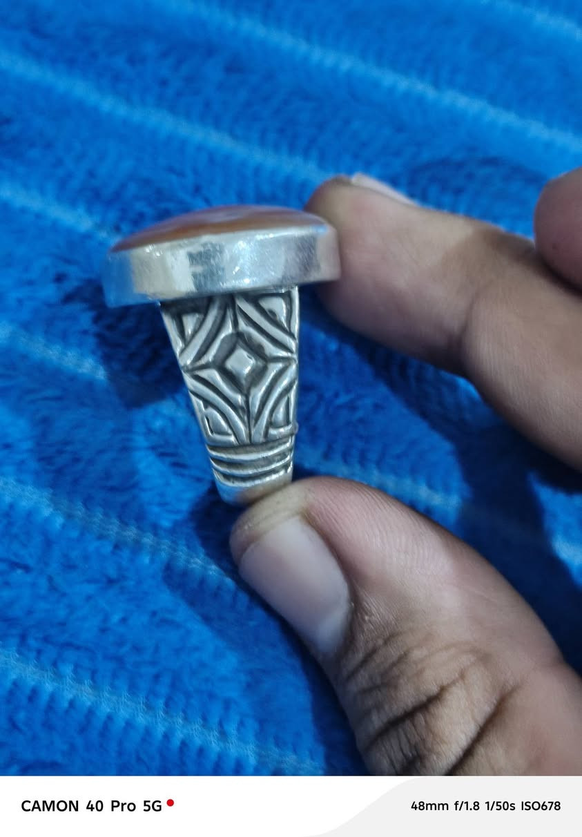 جزع يماني قطعه ثقيلة جدا فضه ثخينة قياس 27 -26 السعر 80 الف بابل ابي غرق ***********
